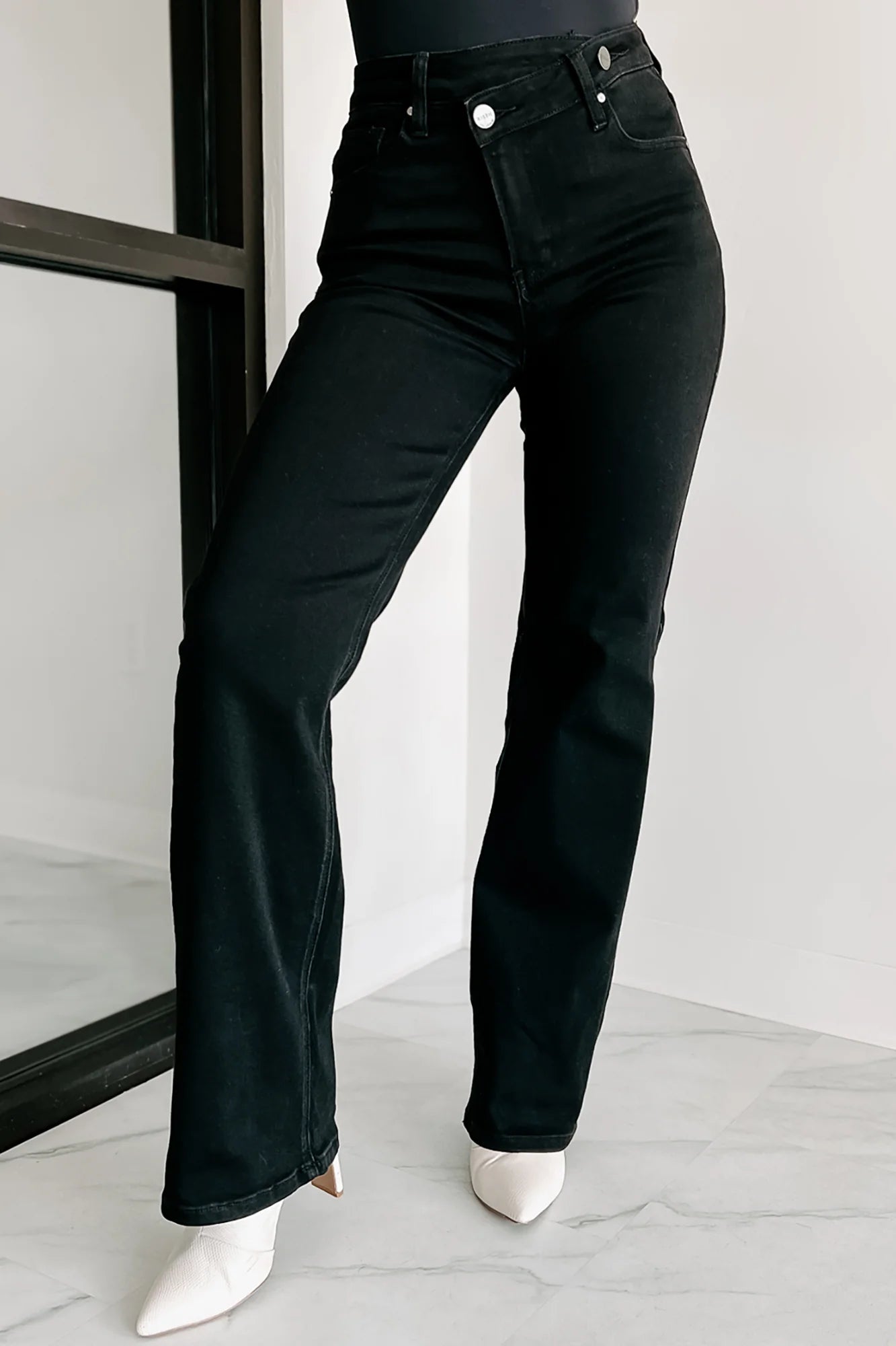 HIGH-RISE CROSSOVER WIDE STRAIGHT JEANS BLK
